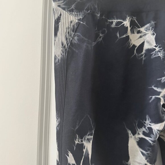 Tie-Dye High-Waisted Leggings L Black & White - Picture 7 of 7